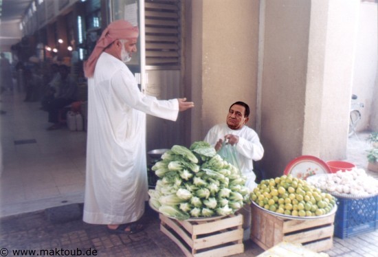 Sometimes Hosny Mubarak sells vegetables - but he don't like his new job - Manchmal verkauft Hosny Mubarak Gemüse - aber er liebt seinen neuen Job nicht